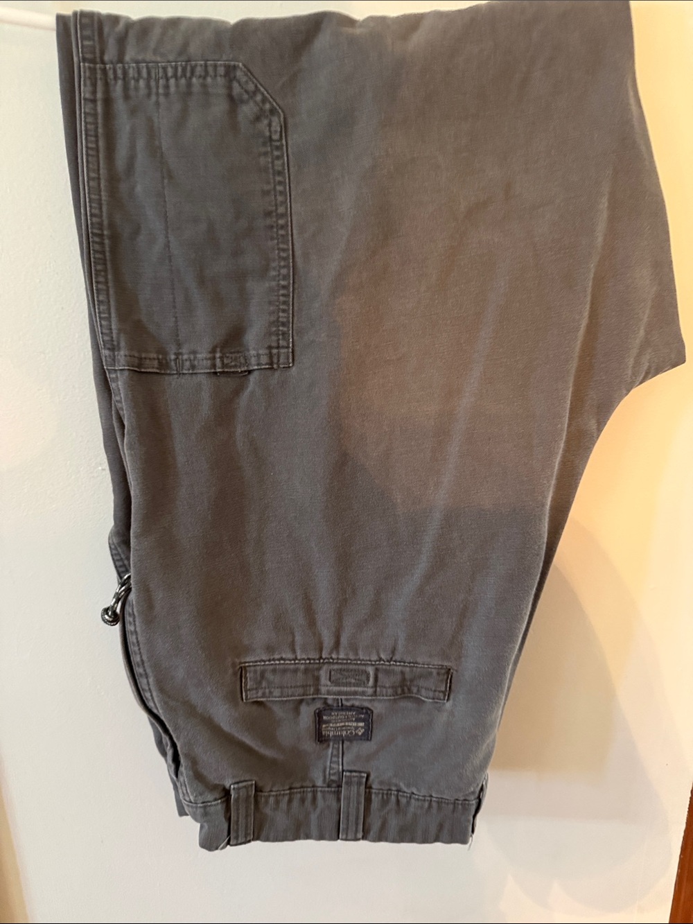 Men's Columbia charcoal grey Cargo Pants
Size 38x32